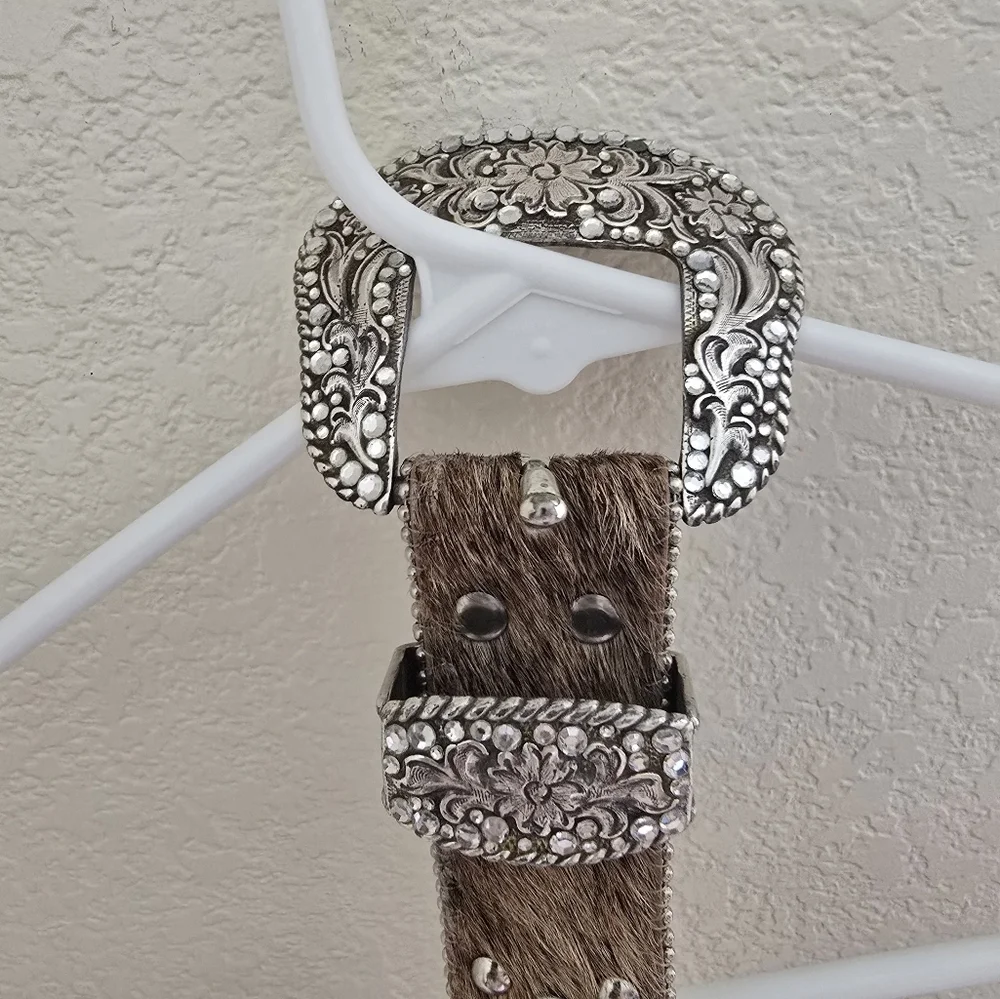 Cowhide studded leather belt with rhinestones - Picture 3 of 6